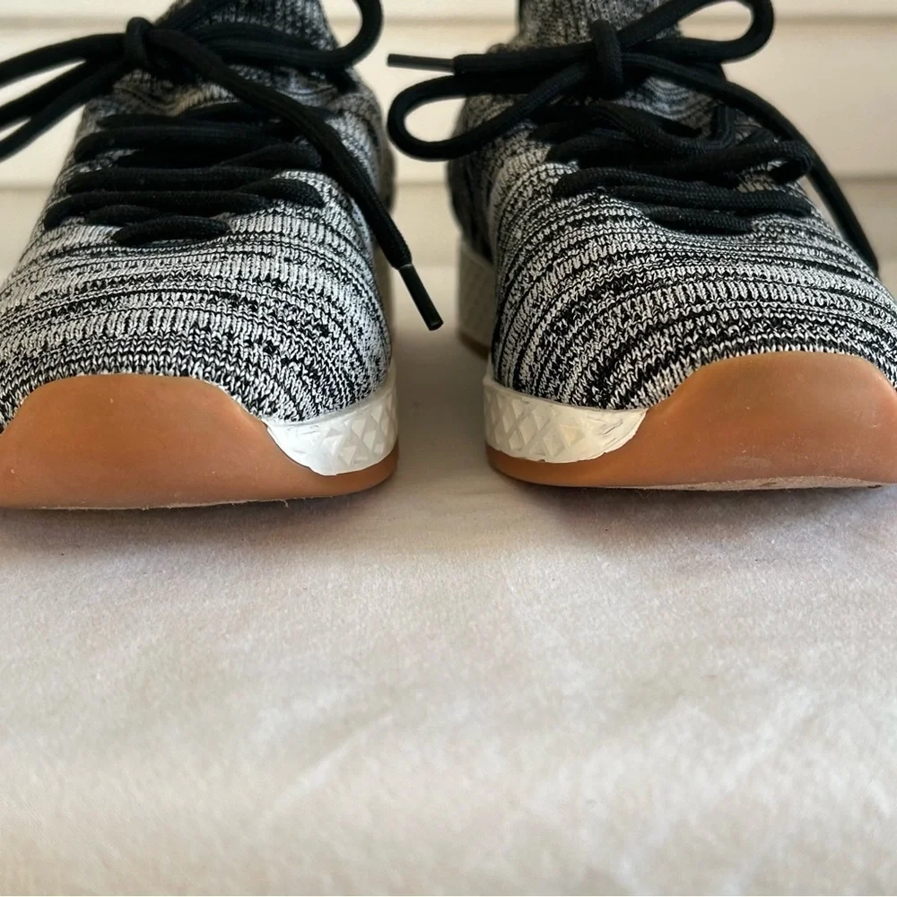 J Slides Urban Support‎ Black and White Knit Sneakers Sz 6